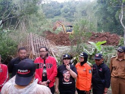 Tinjau Longsor di Garut, Ono Surono Minta Pemda Siapkan Langkah Mitigasi