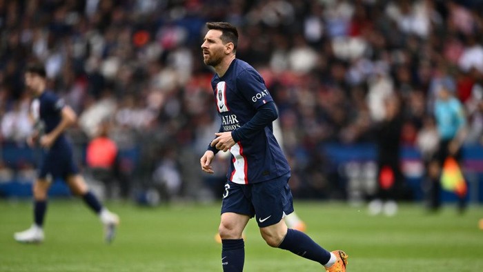 PARIS, FRANCE - APRIL 30: Lionel Messi of PSG during the Ligue 1 match between Paris Saint-Germain and FC Lorient at Parc des Princes on April 30, 2023 in Paris, France. (Photo by Sebastian Frej/MB Media/Getty Images)