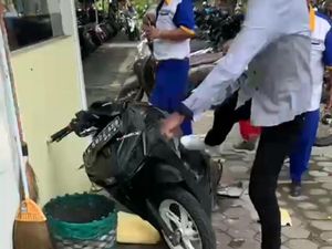 Viral Video Mahasiswa Ngamuk Tendang Motor di Kudus, Ternyata Begini Ceritanya