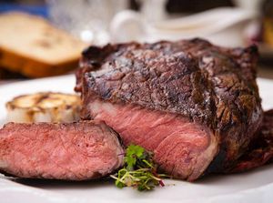Bukan Darah, Ini Arti Cairan Merah pada Steak Medium Bukan Darah, Ini Arti Cairan Merah pada Steak Medium