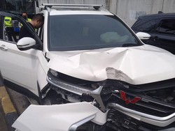 Mobil Kecelakaan di Underpass Pondok Indah, Bodi Depan Ringsek!