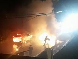 Penampakan Rubicon Terbakar di Jalur Cianjur-Sukabumi