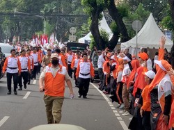 Momen Petinggi PKS Jalan Kaki ke KPU Daftarkan Caleg 2024
