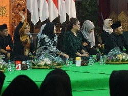 Rangkaian HUT Kabupaten Mojokerto Hari Ini: Ziarah-Kenduri 730 Tumpeng