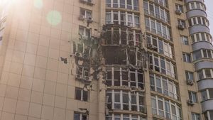 Penampakan Apartemen di Kyiv yang Rusak Akibat Serangan Drone Rusia