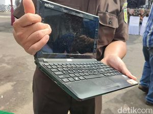 Dipakai Buat Bikin Konten, Laptop Penista Agama M Kace Dimusnahkan Dipakai Buat Bikin Konten, Laptop Penista Agama M Kace Dimusnahkan