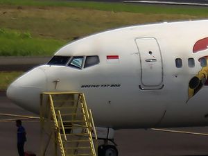 Penampakan Pesawat Batik Air Kaca Kokpitnya Retak Penampakan Pesawat Batik Air Kaca Kokpitnya Retak