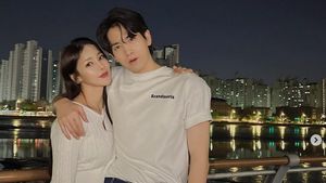 7 Foto Penyanyi Korea 52 Tahun Viral karena Awet Muda, Suaminya Berondong