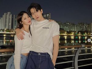 7 Foto Penyanyi Korea 52 Tahun Viral karena Awet Muda, Suaminya Berondong