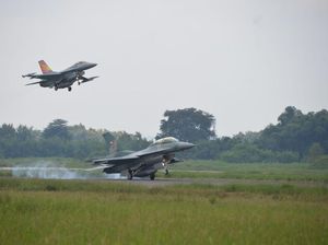 F-16 Fighting Falcon TNI AU Siaga Amankan KTT ASEAN di Labuan Bajo F-16 Fighting Falcon TNI AU Siaga Amankan KTT ASEAN di Labuan Bajo