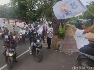 Naik Ojol, PKS Partai Pertama Daftar Bacaleg di KPU Jateng