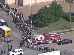 Texas Mencekam, Usai Penembakan Brutal Kini Mobil Seruduk Pedestrian