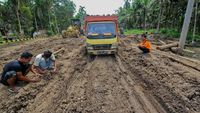 Potret Jalan Rusak di Jambi, Lebih Parah dari Lampung?