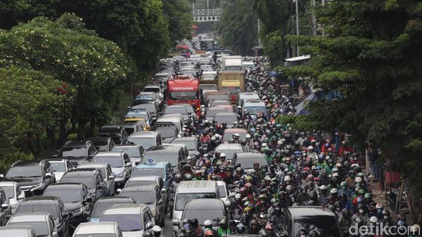 Potret Kemacetan di Jalan KH Abdullah Syafei Tebet
