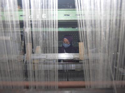Mengintip Pembuatan Kain Ihram yang Meningkat Jelang Musim Haji