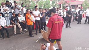Lihat Lagi Momen Rekonstruksi Penganiayaan Anak AKBP Achiruddin ke Ken