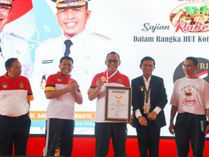 Pemkot Cilegon Catat Rekor MURI Sajikan 2.400 Porsi Rabeg Pemkot Cilegon Catat Rekor MURI Sajikan 2.400 Porsi Rabeg
