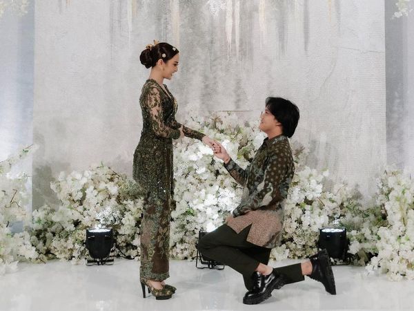 7 Momen Bahagia Lamaran Rizky Febian dan Mahalini