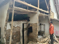 Rumah di Bogor Ambruk Usai Diguyur Hujan Deras