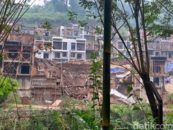 Rumah di Kompleks Elite Bandung Barat Ambruk Diterjang Longsor