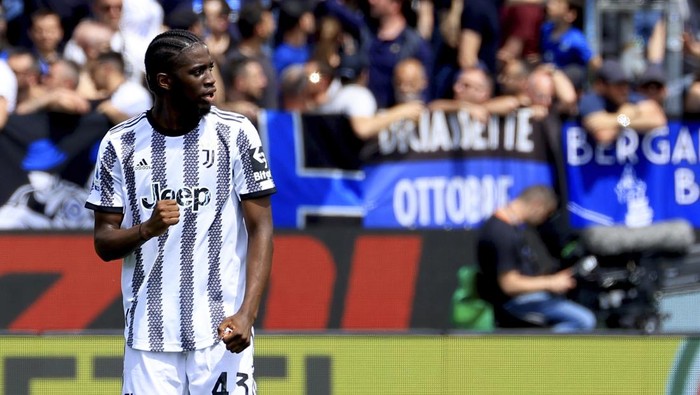 BERGAMO, ITALY - MAY 07: Samuel Iling Junior of Juventus FC celebrates after scoring the opening goal during the Serie A match between Atalanta BC and Juventus at Gewiss Stadium on May 07, 2023 in Bergamo, Italy. (Photo by Giuseppe Cottini/Getty Images)