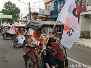 PKS Konvoi Becak Saat Daftarkan Bacaleg ke KPU Ciamis