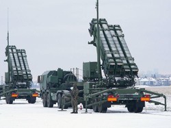 Trump Kirim Bantuan Senjata Canggih Pencegat Rudal ke Ukraina