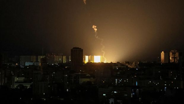 Serangan pesawat tanpa awak milik militer Rusia di Kota Kyiv, Ukraina, Senin (8/5/2023). Serangan pesawat tanpa awak milik militer Rusia di Kota Kyiv, Ukraina, Senin (8/5/2023). (REUTERS/Gleb Garanich)