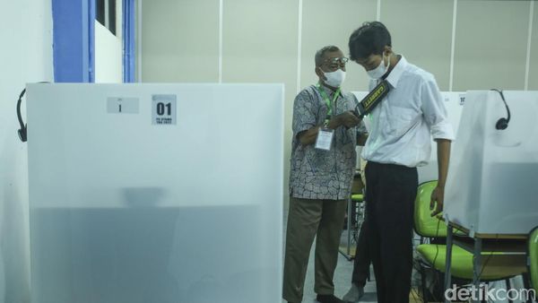 Suasana UTBK di UNJ, Gunakan Metal Detektor untuk Cegah Kecurangan