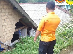 Tanah Longsor Landa Kawasan Puncak Bogor, 3 Rumah Warga Rusak