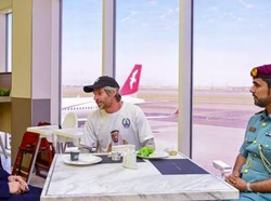 Turis Rusia Kehabisan Uang Saat Liburan, Kini Tinggal di Bawah Kolong Jembatan