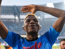 Osimhen Full Senyum Saat Mendarat di Turki untuk Gabung Galatasaray