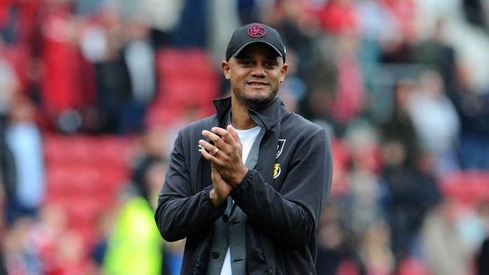 BRISTOL, ENGLAND - APRIL 29: Burnley manager Vincent Kompany applauds the fans at the final whistle  during the Sky Bet Championship between Bristol City and Burnley at Ashton Gate on April 29, 2023 in Bristol, United Kingdom. (Photo by Ian Cook - CameraSport via Getty Images)