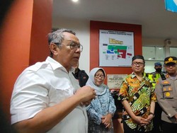 Pemkab Tegal Evakuasi Warga Tangsel yang Kecelakaan, Benyamin: Terharu