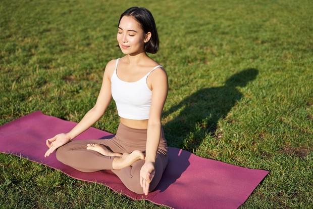 Yoga dapat membantu menenangkan pikiran dan mengelola stres