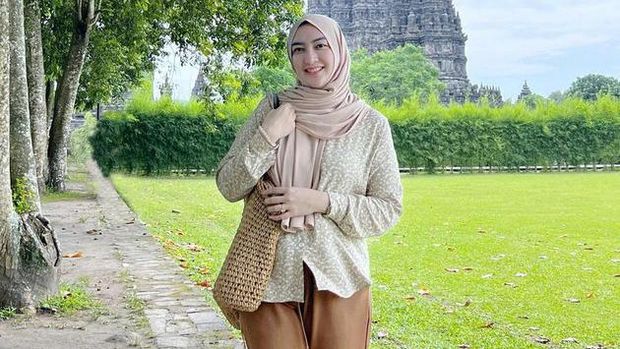 6 Potret Terbaru Indriani Hadi Eks Istri Sahrul Gunawan