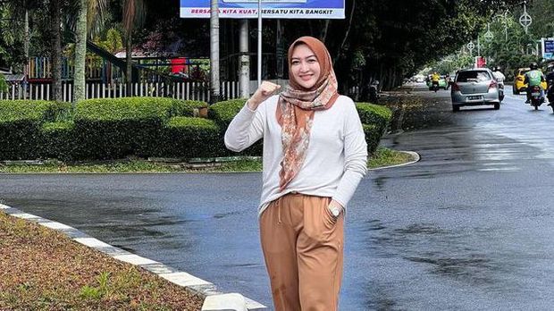 6 Potret Terbaru Indriani Hadi Eks Istri Sahrul Gunawan