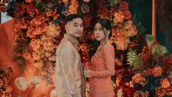 8 Foto Lamaran Adinda Thomas & Raka Akmal, Kehadiran Vidi Aldiano Curi Atensi
