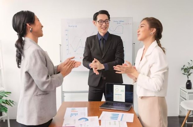 Berani Keluar dari Zona Nyaman. Foto freepik.com: our-team