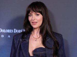Video: Chris Martin Dikabarkan Putus dari Dakota Johnson Video: Chris Martin Dikabarkan Putus dari Dakota Johnson
