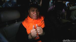 Ditahan KPK, Pengacara Lukas Enembe Acungkan Dua Jempol
