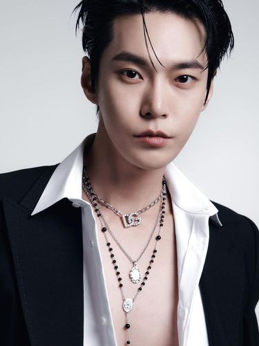 Doyoung NCT sebagai brand ambassador Dolce & Gabbana