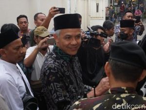 Sambangi Kediaman Habib Luthfi di Pekalongan, Ganjar: Sowan Kasepuhan Sambangi Kediaman Habib Luthfi di Pekalongan, Ganjar: Sowan Kasepuhan