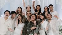 7 Gaya Artis di Lamaran Rizky Febian dan Mahalini, Lyodra Gandeng Pacar
