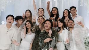 7 Gaya Artis di Lamaran Rizky Febian dan Mahalini, Lyodra Gandeng Pacar