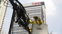 Jelang KTT ASEAN, Kabel Semrawut di Jalan Jenderal Sudirman Dirapikan