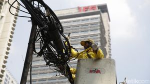 Jelang KTT ASEAN, Kabel Semrawut di Jalan Jenderal Sudirman Dirapikan
