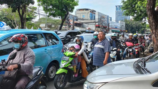 Kemacetan di Jalan Raya Pasar Minggu arah Pancoran (Anggi-detikcom)