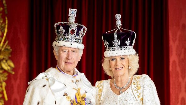 Kerajaan Inggris Rilis Foto Resmi Terbaru Usai Penobatan Raja Charles III