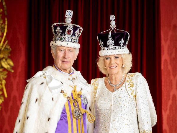 Kerajaan Inggris Rilis Foto Resmi Terbaru Usai Penobatan Raja Charles III